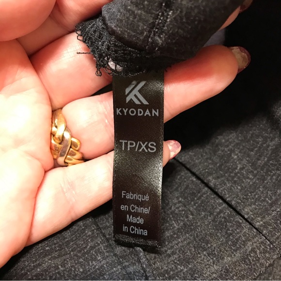 Kyodan gray black ruched side capris Size XS - Picture 2 of 7